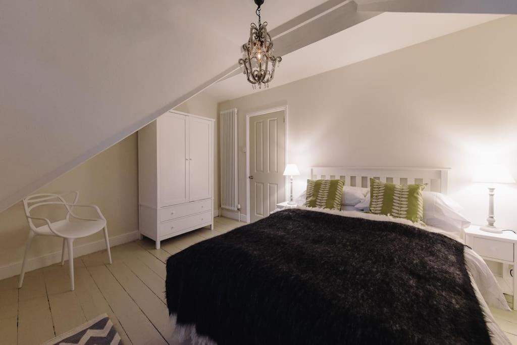 Beautiful House, Cirencester Centre, Parking Exterior foto